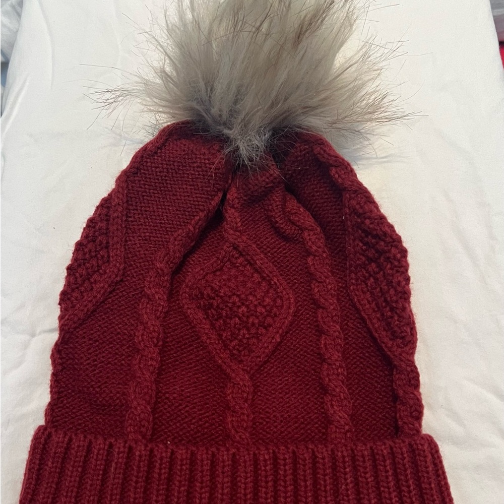 Kate & Leo Red Knit Winter Hat with Faux Fur Pompom. One size fits all. Women’s.